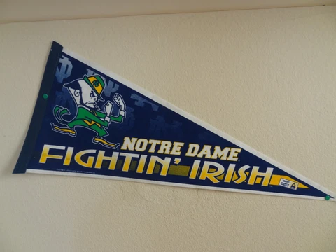 NOTRE DAME VINTAGE PENNANT  Fightin' Irish 12 x 30 ins. About 25 Years Old Cover