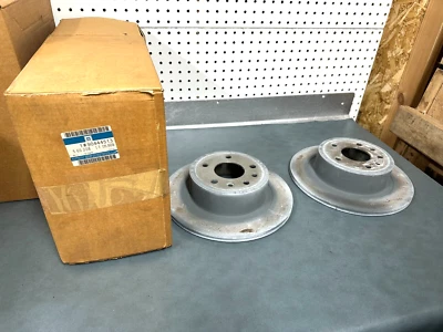 GM OEM NOS 93182292 Rear Brake Rotor Kit Set Of 2 1997-2001 Cadillac Catera - Image 1 of 4