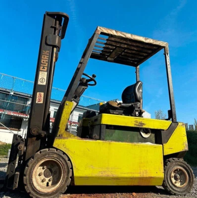 Elektrischer 2-Tonnen-Gabelstapler Clark CEM20 S - Bild 1 von 4