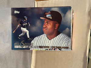 1998 Topps Milestones #MS6 Tony Gwynn padres!