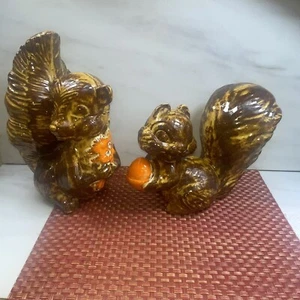 Vintage Pair Ceramic Pottery Squirrels w Nuts 1965 GrannyCore Retro Signed BALIS - Picture 1 of 11