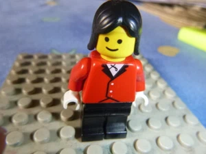 LEGO VINTAGE Minifig 6399 Red Riding Jacket - Black Legs, Black Female Hair - Picture 1 of 4