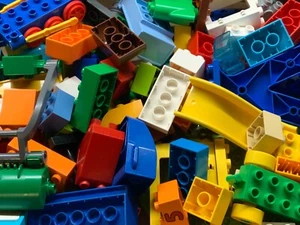 Lego Duplo Konvolut Sammlung Starterpaket min. 1kg mit Steinen, Figuren, Platten - Bild 1 von 2