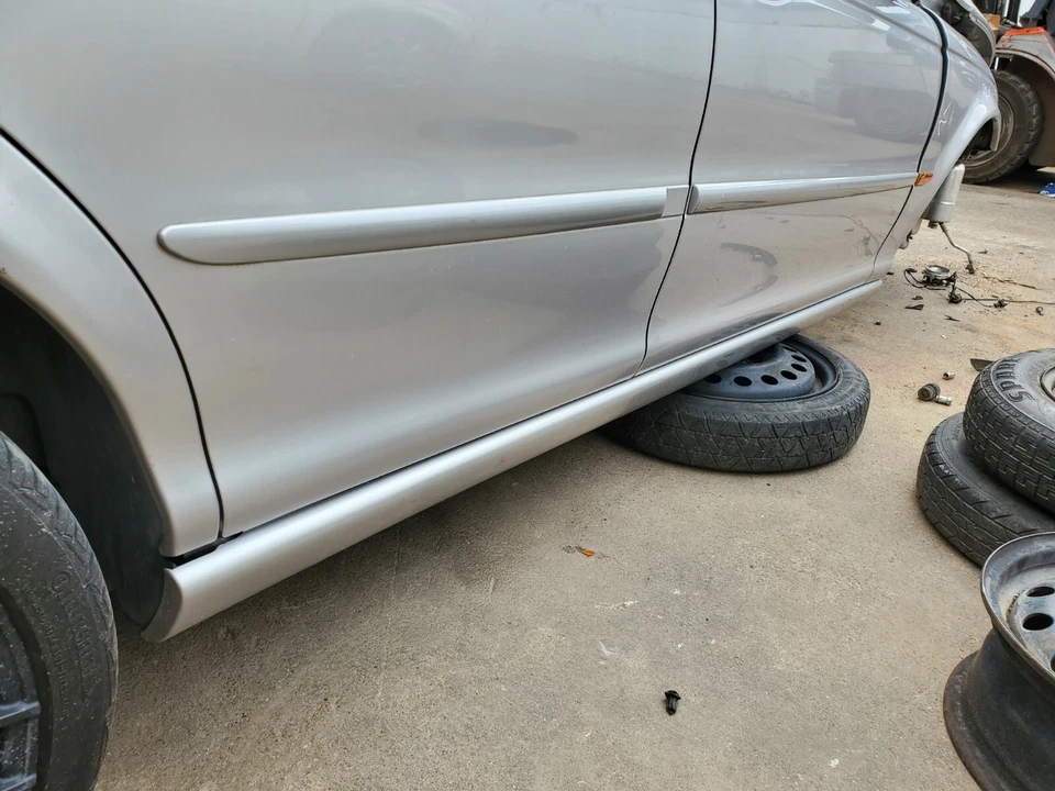 2001 2002 2003 2004 2005 2006 2007 2008 JAGUAR X-TYPE FALDA LATERAL DERECHA PLATEADA Foto 1 de 1