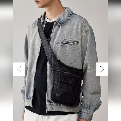 Bolso Bandolera Urban Outfitters BDG Cuero Sintético. Negro. Buen estado usado. Foto 1 de 4