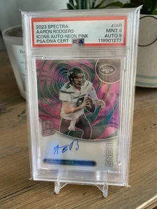 2023 Panini Spectra - Icons Autographs Aaron Rodgers #I-AR Neon Pink Prizm /15 - Bild 1 von 3