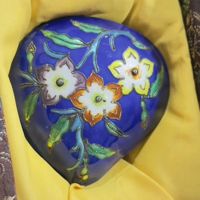 STERLING SILVER TRANSPARENT ENAMEL ABSTRACT HEART BOX IN PADDED PRESENTATION BOX - Image 1 of 4