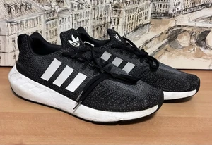 Tenis deportivos para correr Adidas Originales Swift Run 22 para hombre negros. Talla 11.EUC - Imagen 1 de 16