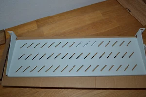 Intellinet 19" Fachboden zur Frontmontage, 1 HE, Tiefe 150mm - Grau - 25kg - Bild 1 von 2
