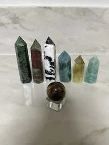 Kristallturm Konvolut (6) und Tigerauge Kugel - Bild 1 von 9