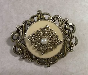 Vintage Estate FABULOUS Pin Faux Pearl Gold Tone EXTREMELY CLASSY - Picture 1 of 4