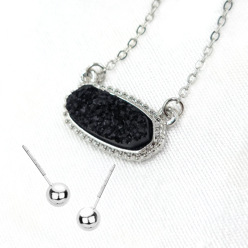 Collar con colgante hexagonal Druzy, collar con colgante Kendra Druzy rosa neón Foto 1 de 4