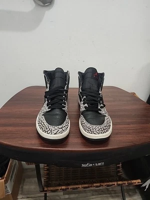 Talla 5.5Y - Air Jordan 1 Retro Alto Negro Elefante Foto 1 de 4