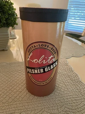 "Pilsner" Hand Painted Beer 22 Oz Glass Barware "Gotta Love Beer" New In Box - Image 1 of 4