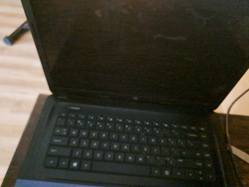 Ноутбук HP 2000 только ноутбук без зарядного устройства протестирован работает AMD E-450 APU 4 ГБ RAM Win10 - Изображение 1 из 1