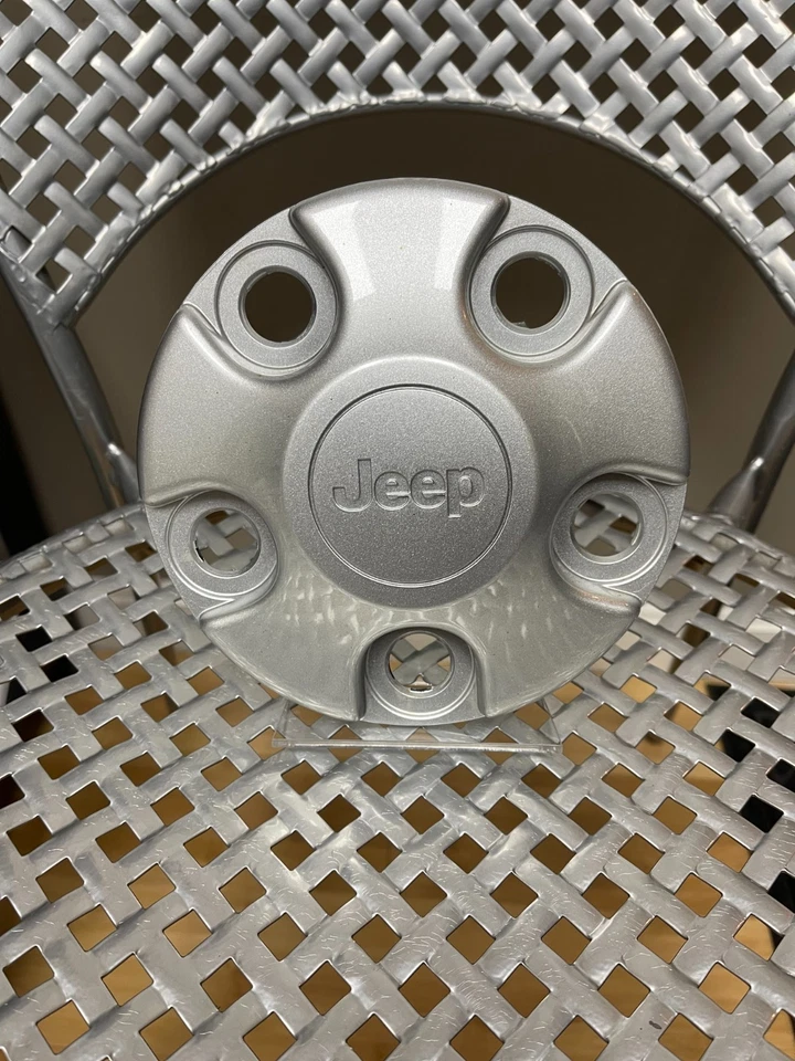 Jeep Cherokee Wrangler Liberty 2007-18 tapa central OEM Foto 1 de 1