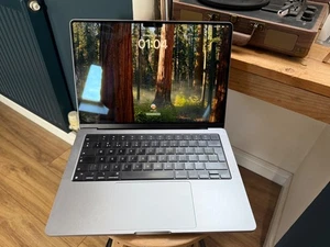 MacBook Pro 14" 2023, M2 Pro, 1 TB, 16GB - doskonały stan klasy A - Zdjęcie 1 z 12