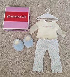 American Girl Doll SNUGGLY SNOW PJs & Slippers Book Hair Tie 2008 Retired - Picture 1 of 13