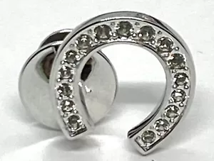 Alfiler de solapa Swarovski SCS Event tono plateado cristal herradura - Imagen 1 de 10