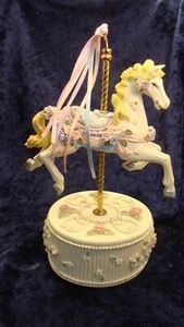 MUSICAL CAROUSEL HORSE MUSIC BOX~Tune: Thank Heaven For Little Girls~9”x5.5”~VGC - Picture 1 of 8