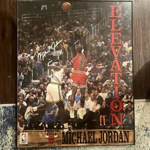 Affiche Michael Jordan NBA Chicago Bulls Elevation 20”x16” encadrée Marketcom - Photo 1/7