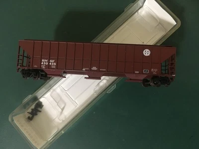 N Scale Red Caboose 4700 Hopper BNSF RN-15202-16 - Image 1 of 3