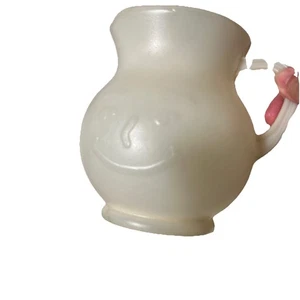 Brocca in plastica Kool Aid Man alta 7,5" 2 quarti vintage anni 80  - Foto 1 di 3