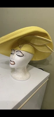 Precioso vestido vintage/sombrero de iglesia de George Zamau’l Foto 1 de 4