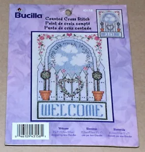 Bucilla "Willkommen" Sitzen, Reden, Lachen Floral Gate Kreuzstich Kit Neu in Verpackung 5x7" - Bild 1 von 2