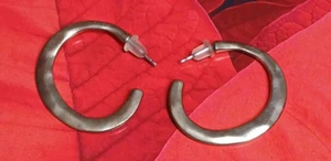 Matte Gold Tone Flat Hammered Hoop Earrings - Picture 1 of 6