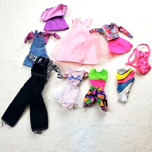 Lote Ropa Muñeca Barbie y Amigos De Colección Años 90 2000 Marca y Sin Marca 13 piezas - Imagen 1 de 9