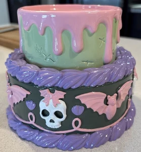 Nuevo pedestal para pastel de Halloween Bath & Body Works 2025 para vela pastel de 3 mechas - Imagen 1 de 7