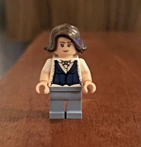 Lego TWILIGHT: The Cullen House - Rosalie Hale & Alice Cullen - 21354 - Picture 1 of 2