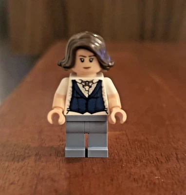 Lego TWILIGHT: The Cullen House - Rosalie Hale & Alice Cullen - 21354 - Image 1 of 2