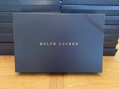 "Caja de regalo Ralph Lauren 16"" X 10,75"" X 2,25"" con banda" Foto 1 de 3