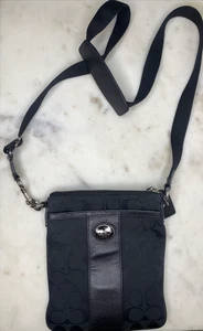 Coach Handtasche schwarz Swingpack Crossbody Signatur Monogramm Canvas Freizeithandtasche - Bild 1 von 11