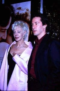 KEANU REEVES, MOM, SWEET NOVEMBER PREMIERE, 2001, 35mm Slide - Picture 1 of 1