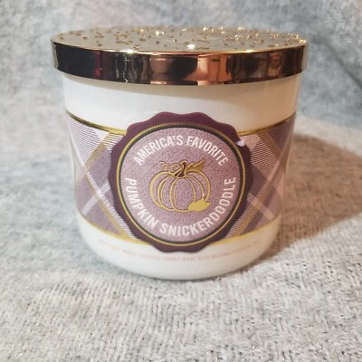 Bath and Body Works AMERICA'S FAVORITE PUMPKIN SNICKERDOODLE 3-Wick Vela BBW Foto 1 de 4