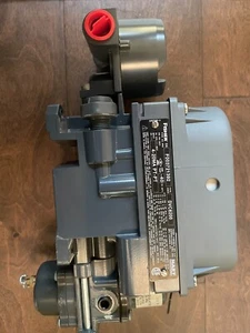 New Fisher DVC6200HW2 Fieldvue Valve Positioner HCw/ Pressure Regulator - 67CFR - Picture 1 of 4