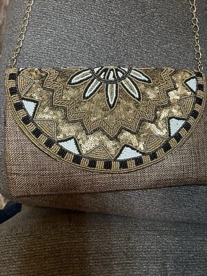 Bolso sin asas de fiesta de lujo bordado a mano sobre material de seda/yute. Foto 1 de 4