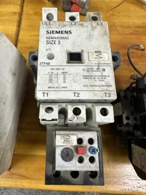 Contator Siemens 3TF48 com relé de sobrecarga Siemens 3UA58 00-2U 63-80 A W59 - Imagem 1 de 2