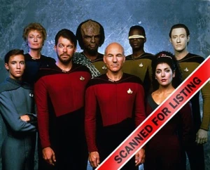 STAR TREK: THE NEXT GENERATION CAST 8X10 PHOTO #7245 - Picture 1 of 1