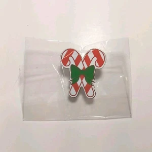 Crossed Candy Cane Christmas Lapel Pin Brooch Silvertone Enamel Small Green Bow  - Picture 1 of 2