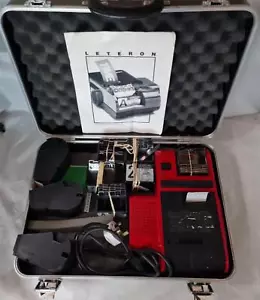 Vintage Leteron LSX Buchstabe Zahl Etikett Schild Prägemaschine mit Fliesen - Bild 1 von 8