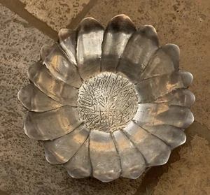 Vintage schwere Aluminium Bonboniere Sonnenblumenform Schmuckschale - Bild 1 von 10
