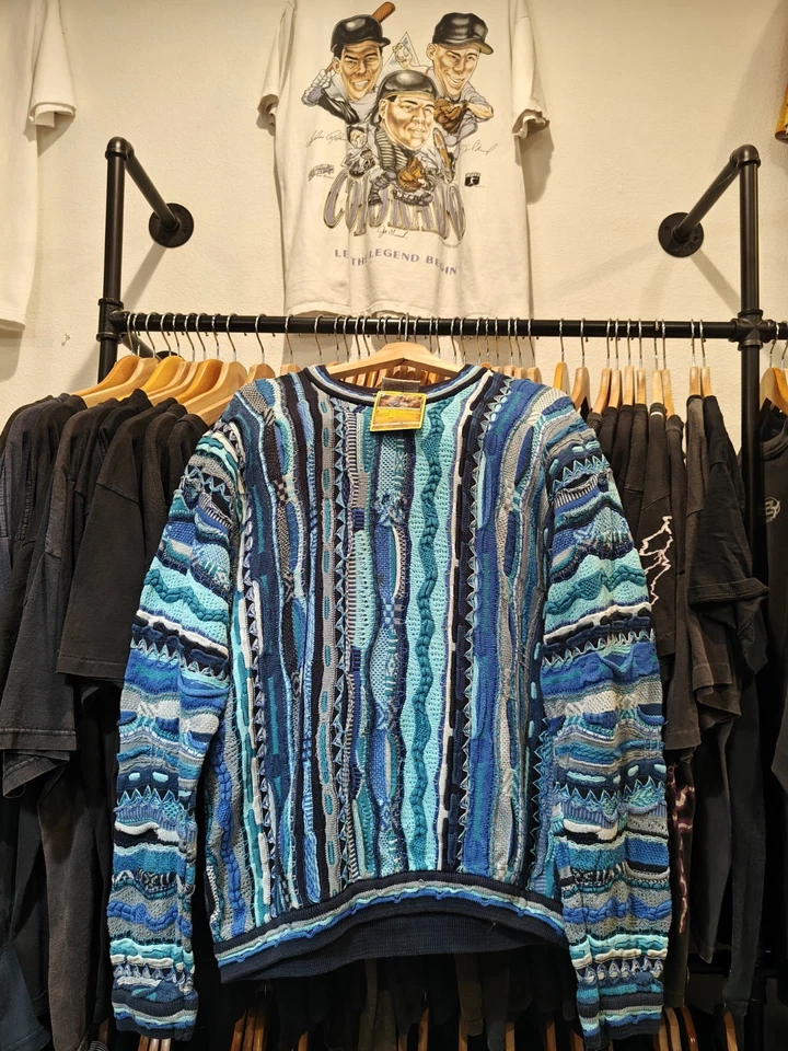 Suéter masculino vintage Coogi grande tem furos na frente - Imagem 1 de 4