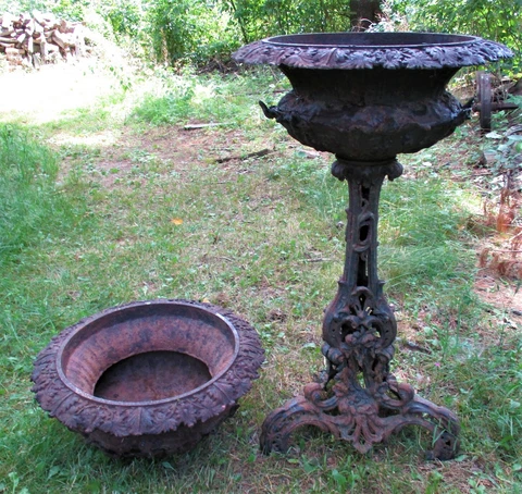 ANTIQUE PRIMITIVE VICTORIAN USA CAST IRON FLOWER GARDEN ARCHITECTURAL FANCY URNS Cover