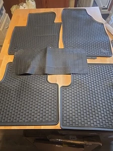 Custom-fit for 2015-2018 Audi Q3 Premium All-Weather Rubber Floor Mats and Liner - Bild 1 von 10