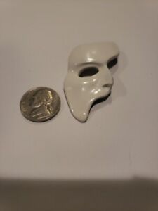 Vintage Phantom der Oper weiße Maske Emaille Brosche 1988