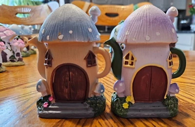 2 GNOME HADAS JARDÍN CASA DE HONGOS AZUL PÚRPURA TETERA CAPRICHOSA 4.5" ENVÍO GRATUITO Foto 1 de 3